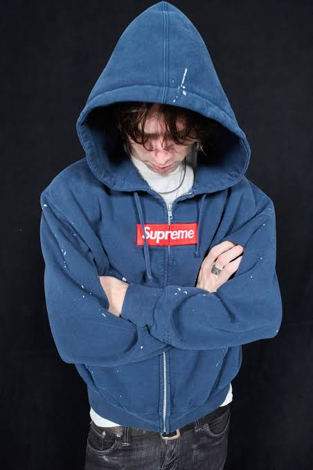 Sweatshirt